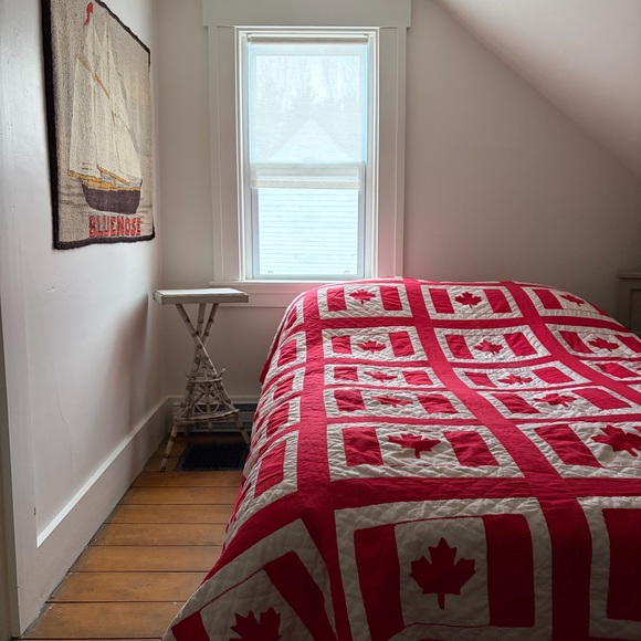 Other - Vintage Red and White Canadian Flag Quilt 🇨🇦